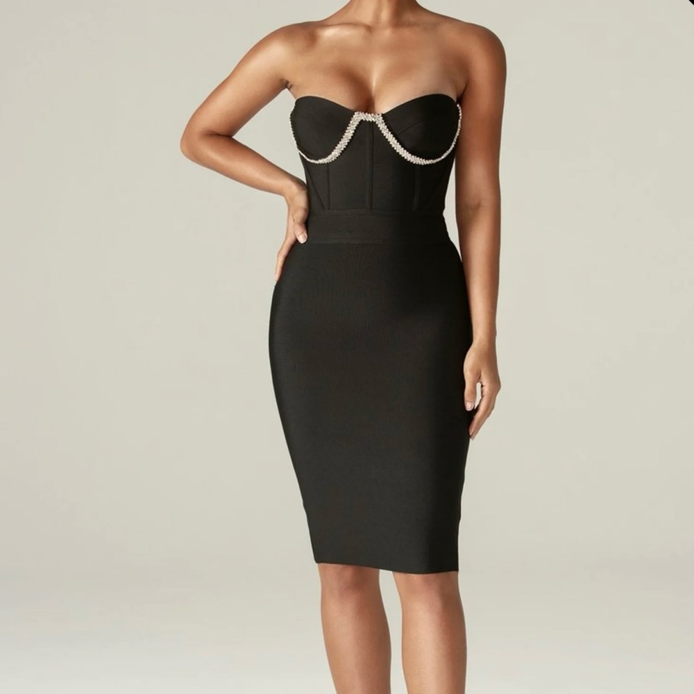 Elegant Black Strapless Dress with Pearl Detail